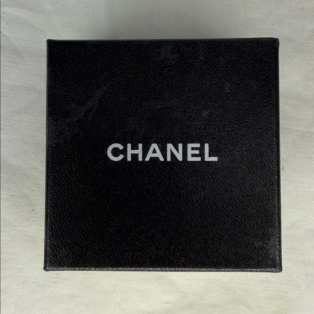 Chanel Vintage Clip-On Earrings Gold Tone 14mm With Box EUC